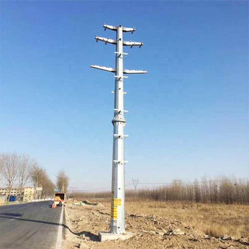 Torre elettrica di potenza con pali ad alto albero